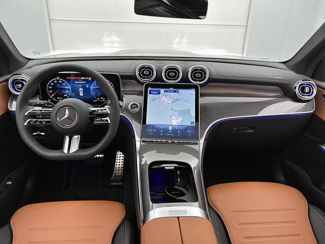 Mercedes-Benz GLC-KLASSE 300e 4MATIC Business Solution AMG | Advanced plus | Nightpakket | Trekhaak | Panoramaschuifdak | Treeplanken in aluminiumlook | Middenconsole metaalstructuur | 20 inch vijfspaaks lichtmetalen AMG-velgen |