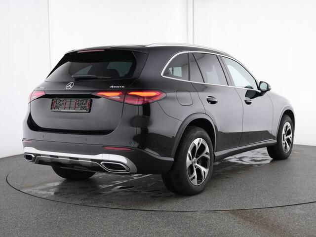 Mercedes-Benz GLC-KLASSE 300 e 4MATIC Plug-In Hybride Trekhaak | Panorama Schuif-Kanteldak | Parkeerpakket met achteruitcamera | Distronic | Ledkolampen | Advanced Soundsystem. Inclusief 24 maanden Mercedes-Benz Certified garantie voor Europa.