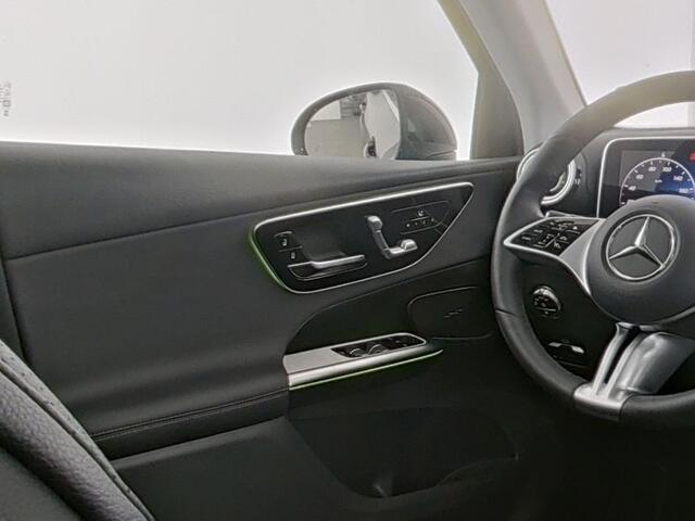 Mercedes-Benz GLC-KLASSE 300 e 4MATIC Plug-In Hybride Trekhaak | Panorama Schuif-Kanteldak | Parkeerpakket met achteruitcamera | Distronic | Ledkolampen | Advanced Soundsystem. Inclusief 24 maanden Mercedes-Benz Certified garantie voor Europa.
