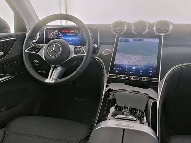 Mercedes-Benz GLC-KLASSE 300 e 4MATIC Plug-In Hybride Trekhaak | Panorama Schuif-Kanteldak | Parkeerpakket met achteruitcamera | Distronic | Ledkolampen | Advanced Soundsystem. Inclusief 24 maanden Mercedes-Benz Certified garantie voor Europa.