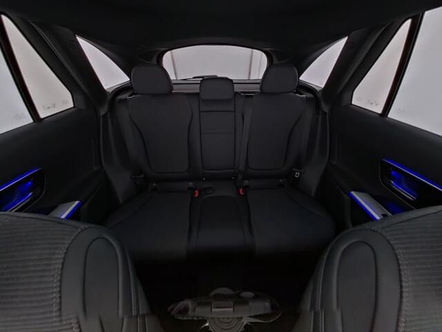 Mercedes-Benz GLC-KLASSE 300 e 4MATIC Plug-In Hybride Trekhaak | Panorama Schuif-Kanteldak | Zwarte Hemel | Parkeerpakket met achteruitcamera | Memory Voorstoelen. Inclusief 24 maanden Mercedes-Benz Certified garantie voor Europa.