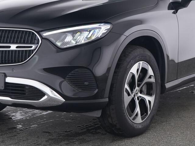Mercedes-Benz GLC-KLASSE 300 e 4MATIC Plug-In Hybride Trekhaak | Panorama Schuif-Kanteldak | Zwarte Hemel | Parkeerpakket met achteruitcamera | Memory Voorstoelen. Inclusief 24 maanden Mercedes-Benz Certified garantie voor Europa.