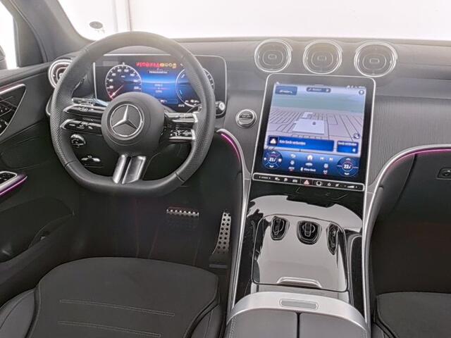 Mercedes-Benz GLC-KLASSE 300 e 4MATIC AMG Plug-In Hybride AMG Premium Line | Night Pakket | Panorama Schuif-Kanteldak | Digital Light | Memory Voorstoelen | 20 Inch AMG Velgen. Inclusief 24 maanden MB Certified garantie voor Europa.