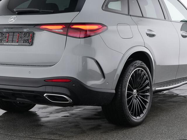 Mercedes-Benz GLC-KLASSE 300 e 4MATIC AMG Plug-In Hybride AMG Premium Line | Night Pakket | Panorama Schuif-Kanteldak | Digital Light | Memory Voorstoelen | 20 Inch AMG Velgen. Inclusief 24 maanden MB Certified garantie voor Europa.