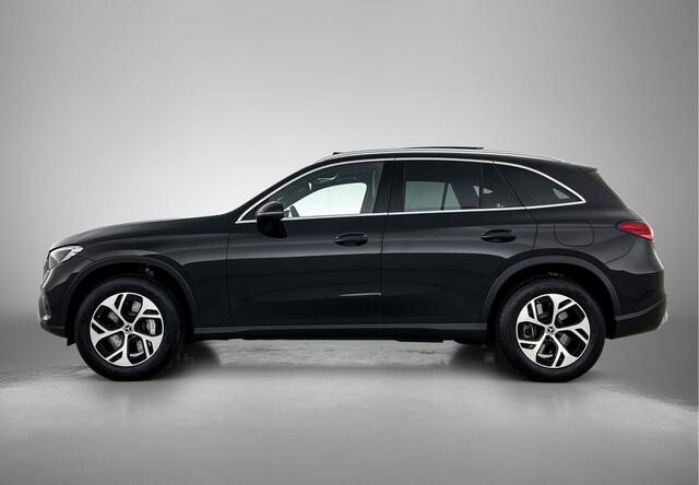 Mercedes-Benz GLC-KLASSE 300 e 4MATIC Plug-In Hybride Panorama Schuif Kanteldak | Trekhaak | Memory voorstoelen | Parkeerpakket met achteruitcamera. Inclusief 24 maanden Mercedes-Benz Certified garantie voor Europa.
