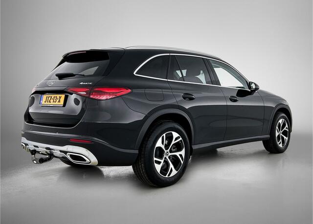 Mercedes-Benz GLC-KLASSE 300 e 4MATIC Plug-In Hybride | Trekhaak | Dode Hoek Ass | Memory | Sfeerverlichting | Stuur en Stoelverwarming | CarPlay | Inclusief 24 maanden Mercedes-Benz Certified garantie voor Europa.
