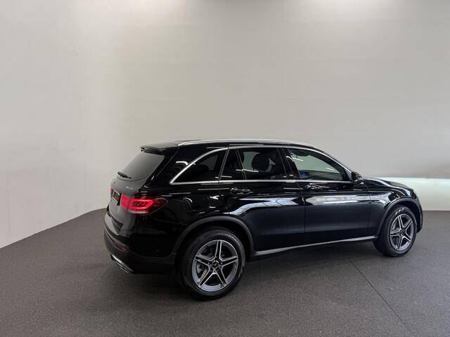 Mercedes-Benz GLC-KLASSE 300e 4MATIC Automaat PHEV AMG Line Navigatie Cruise Control Parkeersensoren Stoelverwarming Panorama dak Matrix LED-koplampen Virtual Cockpit Surround-systeem Burmester Inductielader