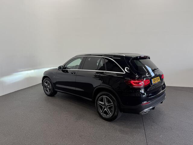 Mercedes-Benz GLC-KLASSE 300e 4MATIC Automaat PHEV AMG Line Navigatie Cruise Control Parkeersensoren Stoelverwarming Panorama dak Matrix LED-koplampen Virtual Cockpit Surround-systeem Burmester Inductielader