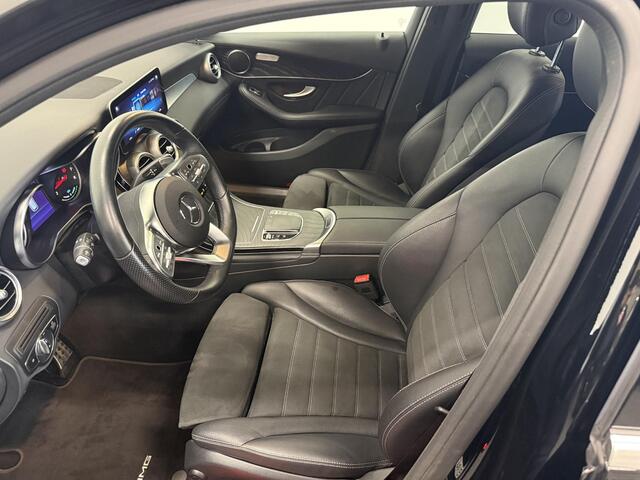 Mercedes-Benz GLC-KLASSE 300e 4MATIC Automaat PHEV AMG Line Navigatie Cruise Control Parkeersensoren Stoelverwarming Panorama dak Matrix LED-koplampen Virtual Cockpit Surround-systeem Burmester Inductielader