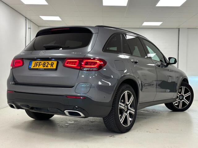 Mercedes-Benz GLC-KLASSE 300e 4MATIC Luxury | Luchtvering | Trekhaak | Panoramadak | Distronic |
