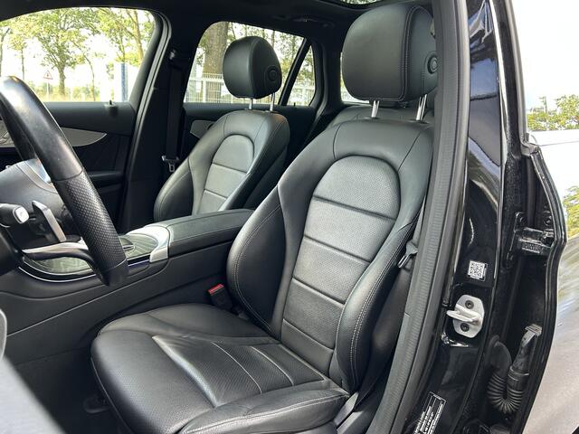 Mercedes-Benz GLC-KLASSE 300e AMG // Panoramadak // Memory Stoelen // 360 Camera // Carplay // Keyless Entry // Privacy Glass // Elek. Achterklep // 20" AMG Velgen
