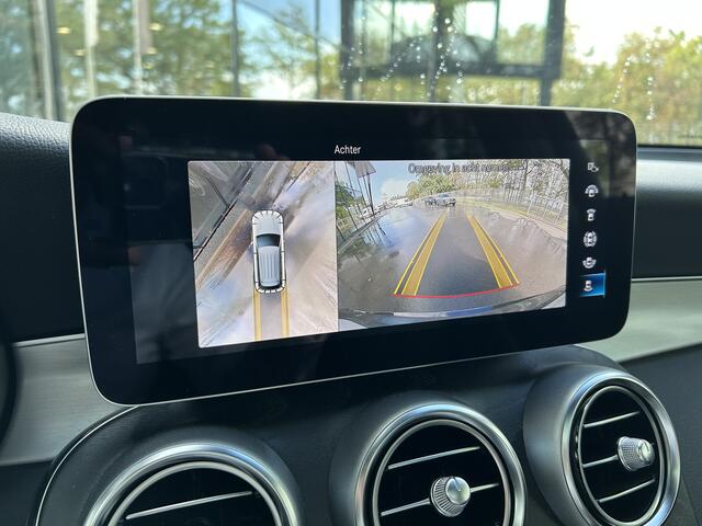Mercedes-Benz GLC-KLASSE 300e AMG // Panoramadak // Memory Stoelen // 360 Camera // Carplay // Keyless Entry // Privacy Glass // Elek. Achterklep // 20" AMG Velgen