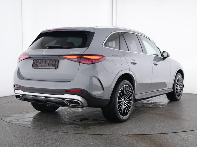 Mercedes-Benz GLC-KLASSE 300 e 4MATIC AMG Plug-In Hybride AMG Line | 20 Inch AMG Velgen | Trekhaak | Parkeerpakket met 360°-camera | Memory Voorstoelen. Inclusief 24 maanden Mercedes-Benz Certified garantie voor Europa.