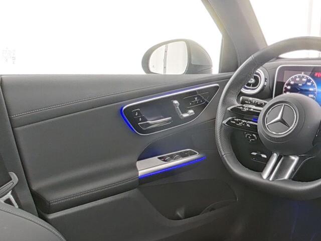 Mercedes-Benz GLC-KLASSE 300 e 4MATIC AMG Plug-In Hybride AMG Line | 20 Inch AMG Velgen | Trekhaak | Parkeerpakket met 360°-camera | Memory Voorstoelen. Inclusief 24 maanden Mercedes-Benz Certified garantie voor Europa.