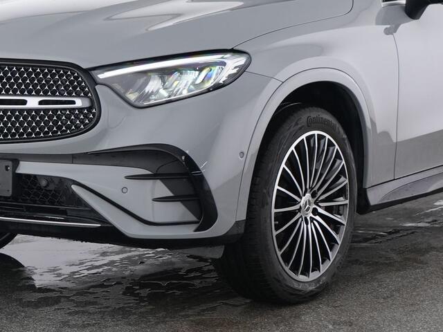 Mercedes-Benz GLC-KLASSE 300 e 4MATIC AMG Plug-In Hybride AMG Line | 20 Inch AMG Velgen | Trekhaak | Parkeerpakket met 360°-camera | Memory Voorstoelen. Inclusief 24 maanden Mercedes-Benz Certified garantie voor Europa.