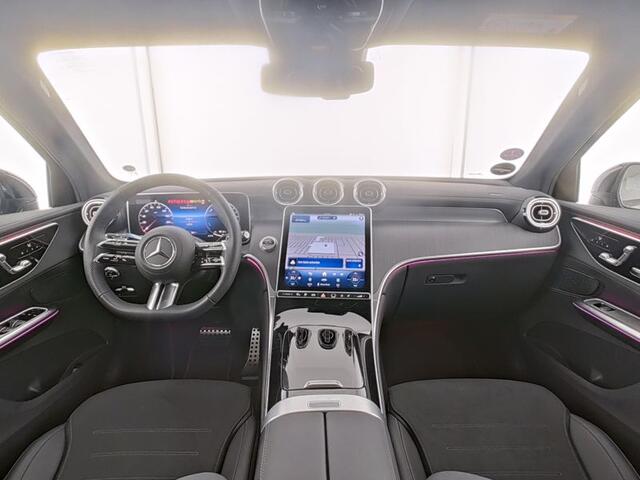 Mercedes-Benz GLC-KLASSE 300 e 4MATIC AMG Plug-In Hybride | AMG Premium Line | Night Pakket | Panoramadak | Digital Light | Memory Voorstoelen | 20 Inch AMG Velgen. Inclusief 24 maanden MB Certified garantie voor Europa.