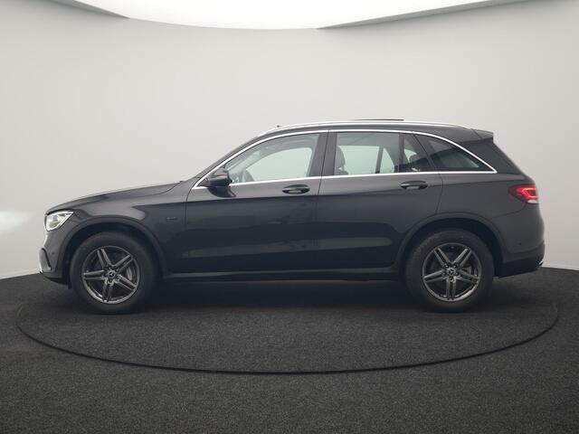 Mercedes-Benz GLC-KLASSE 300e 4MATIC PHEV 320pk Dealer O.H | Panodak | Sportstoelen Verwarmd | Sfeerverlichting | Cruise Control | Blis | Apple Carplay | Navigatie | 18"L.M | Plug In Hybrid
