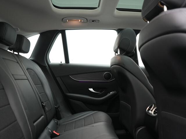 Mercedes-Benz GLC-KLASSE 300e 4MATIC PHEV 320pk Dealer O.H | Panodak | Sportstoelen Verwarmd | Sfeerverlichting | Cruise Control | Blis | Apple Carplay | Navigatie | 18"L.M | Plug In Hybrid