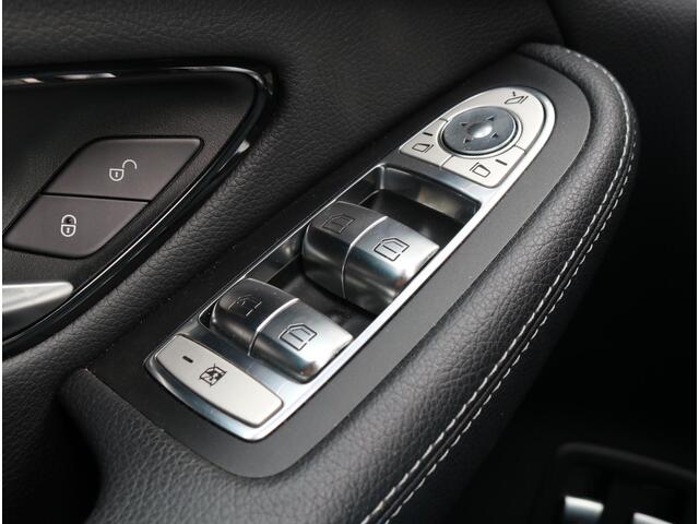 Mercedes-Benz GLC-KLASSE 250 4MATIC AMG Line | Panoramadak | Trekhaak | Adaptive Cruise control
