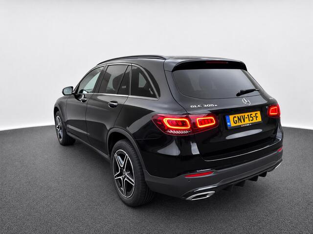 Mercedes-Benz GLC-KLASSE 300e 4MATIC Business Solution AMG Navigatie Apple CarPlay Android Auto 360° camera Parkeerhulp Cruise Control Full Led Stoelverwarming Elektrische achterklep Climate Control Lichtmetalen velgen