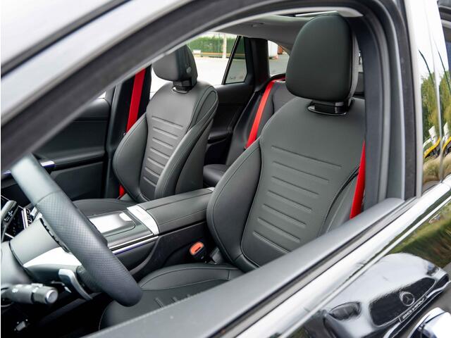 Mercedes-Benz GLC-KLASSE GLC 300e 4MATIC AMG Line | Premium Plus | 2026 | Trekhaak | Night