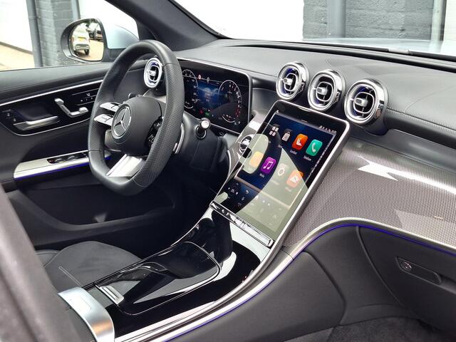 Mercedes-Benz GLC-KLASSE 300e 4MATIC Sport Edition | Trekhaak Wegklapbaar | Panoramadak | Burmester | 360° Camera | Memory Pakket | Stoelverwarming | Sfeerverlichting | DISTRONIC Afstandsassistent | Privacy Glas Achter | Dodehoekassistentie | Elektrisch Bedienbare Achterklep