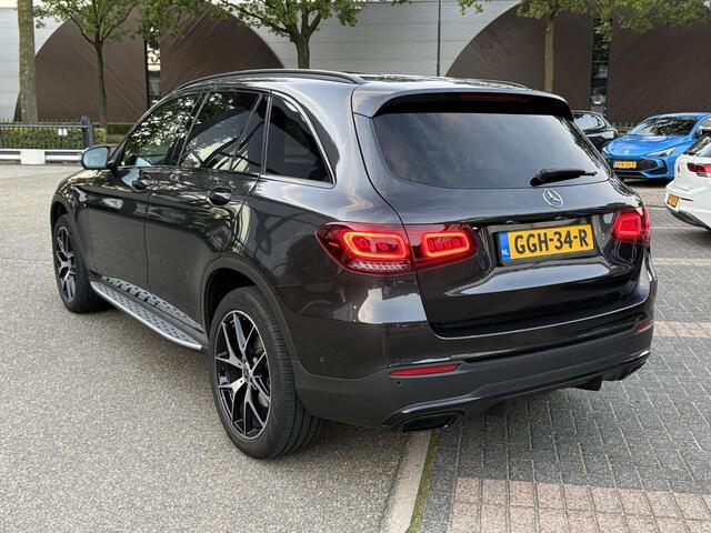 Mercedes-Benz GLC-KLASSE 300e 4MATIC Premium Plus VAN: € 43.900- VOOR: € 39.877,- UW HERFSTVOORDEEL: € 4.023,-| PANO| ELEKTRISCHE STOELEN MET MEMORY| ADAPTIVE CRUISE CONTROL| ELEK. TREKHAAK| SFEERVERLICHTING| ELEKTRISCHE ACHTERKLEP| 360 CAMERA| CARPLAY| | COMPLETE UITVOERING!|