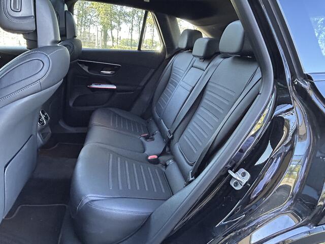 Mercedes-Benz GLC-KLASSE 300e AMG 4Matic // Trekhaak // Memory // 360 Camera // Panoramadak // Digital Light // Night pakket // Keyless // Augmented