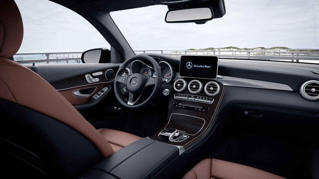 Mercedes-Benz GLC-KLASSE 250 4MATIC Premium Plus | Trekhaak | Panoramadak | Stoelventilatie | Memory | 360 graden camera |