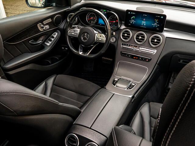 Mercedes-Benz GLC-KLASSE 300e 4MATIC Premium AMG PANO 20 INCH CAMERA MEMORY STOELEN TREEPLANKEN NIGHT PAKKET
