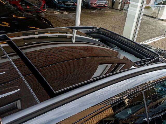Mercedes-Benz GLC-KLASSE 300e 4MATIC Premium AMG PANO 20 INCH CAMERA MEMORY STOELEN TREEPLANKEN NIGHT PAKKET