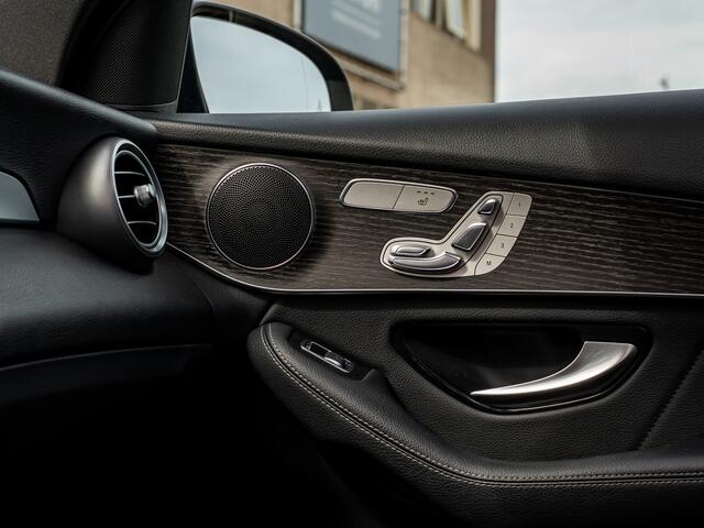 Mercedes-Benz GLC-KLASSE 300e 4MATIC Premium AMG PANO 20 INCH CAMERA MEMORY STOELEN TREEPLANKEN NIGHT PAKKET