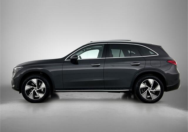 Mercedes-Benz GLC-KLASSE 300 e 4MATIC Luxury Line Panorama-Schuifkanteldak | Trekhaak | Sfeerverlichting | Ledkoplampen | Stoelverwaming Inclusief 24 maanden Mercedes-Benz Certified garantie voor Europa.