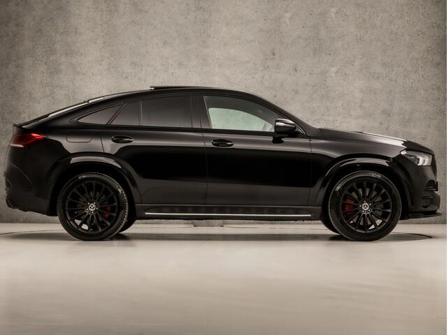 Mercedes-Benz GLE-KLASSE Coupé 350 e 4MATIC AMG 334Pk Automaat (PANORAMADAK, SFEERVERLICHTING, AMG SPORTSTUUR, LEDER/ALCANTARA, TREEPLANKEN, STUUR/STOELVERWARMING, ADAPTIVE CRUISE, APPLE CARPLAY, NIEUWSTAAT)