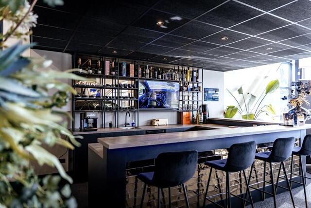 Mercedes-Benz GLE-KLASSE Coupé GLE450d AMG 367pk Panoramadak *BTW* Trekhaak Night pakket Widescreen Luchtvering 1e eigenaar! 22" LMV