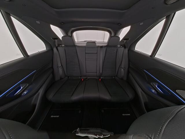 Mercedes-Benz GLE-KLASSE 400 e 4MATIC AMG Nightpakket Plug-In Hybride | Panoramadak | Airmatic | Trekhaak | Burmester® | 360° Camera | Stuur en Stoelverwarming | Inclusief 24 maanden Mercedes-Benz Certified garantie voor Europa.
