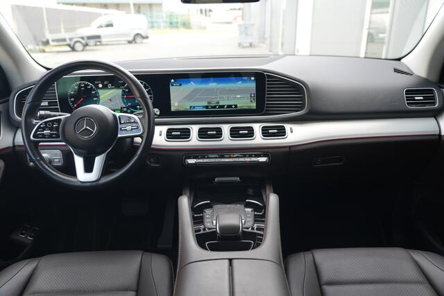 Mercedes-Benz GLE-KLASSE 350 e 4MATIC | 334PK | Plug-in Hybrid | NAV | Camera | Stoelverwarming | Leder De Mercedes-Benz GLE 350 e biedt met zijn 4MATIC vierwielaandrijving veel comfort en zekerheid onderweg en beschikt bovendien over een maximaal trekgewicht van maar liefst 2.700 kg. De combin