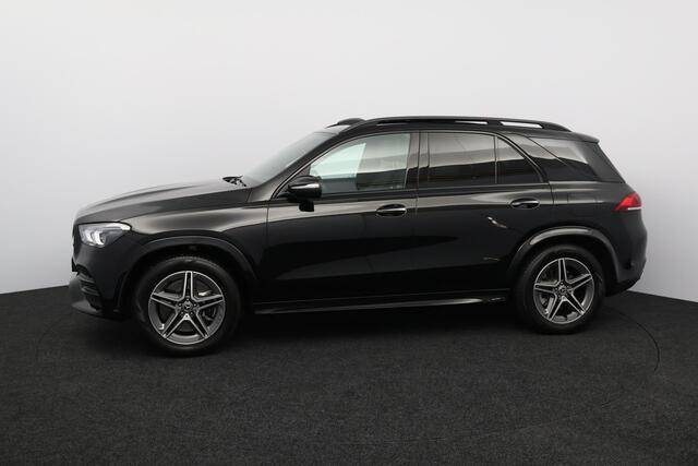 Mercedes-Benz GLE-KLASSE 350 e 4MATIC Premium Plus AMG/ Night Pakket/ Elek. Trekhaak/ 20'' LMV/ Keyless/ Wide-Screen/ Panorama-Dak/ Adaptive Cruise/ Zwarte-Hemel/ 360° Camera/ Luchtvering/ Stoelverw./ Burmester.