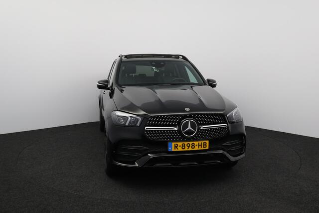 Mercedes-Benz GLE-KLASSE 350 e 4MATIC Premium Plus AMG/ Night Pakket/ Elek. Trekhaak/ 20'' LMV/ Keyless/ Wide-Screen/ Panorama-Dak/ Adaptive Cruise/ Zwarte-Hemel/ 360° Camera/ Luchtvering/ Stoelverw./ Burmester.