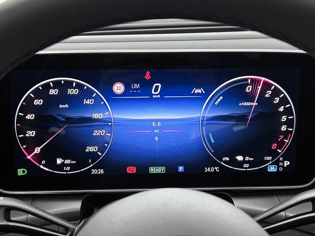 Mercedes-Benz Glc Coupé 300e 4MATIC Sport Edition | Premium Plus | Nightpakket | Winterpakket | Trekhaak | AMG spoiler | 20 inch AMG velgen | Panoramaschuifdak | Burmester® 3D sound systeem | Augmented Reality navigatie | Head-up display |