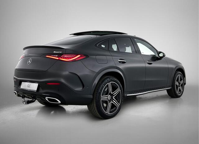 Mercedes-Benz Glc Coupé 300 e 4MATIC Sport Edition | Premium | Winterpakket | Nightpakket | Treeplanken in aluminiumlook | Trekhaak | Stoelventilatie/- verwarming | AMG spoiler | Panoramaschuifdak |