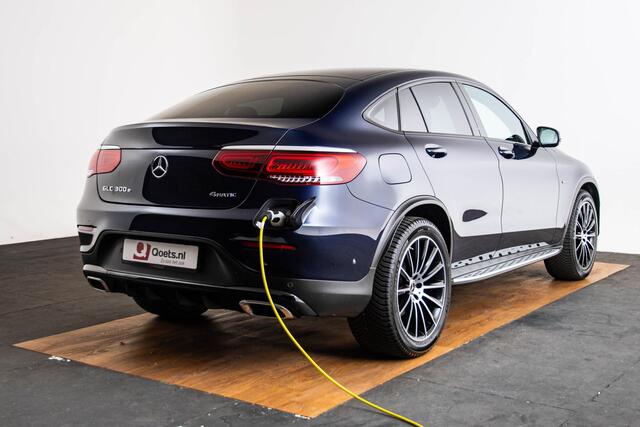 Mercedes-Benz Glc Coupé 300e 4MATIC Coupe AMG Line interieur/exterieur - Nightpakket -AIR BODY CONTROL - Treeplanken - Stoelverwarming voor - Sfeerverlichting - Spiegelpakket - Getinte ruiten -