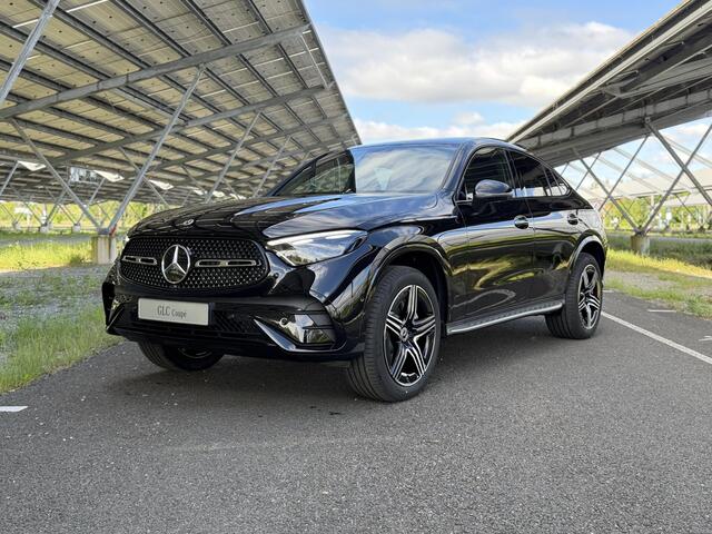 Mercedes-Benz Glc Coupé 300e 4MATIC Business Solution AMG | Night | Panoramaschuifdak | Premium Pakket | Digital light | Treeplanken | Trekhaak |