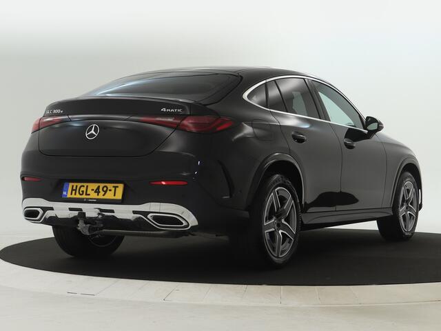 Mercedes-Benz Glc Coupé 300 e 4Matic AMG Plug-In Hybride | Trekhaak | Sfeerverlichting | Car Play | Parkeerpakket met Camera | Stuur en Stoelverwarming | Inclusief 24 maanden Mercedes-Benz Certified garantie voor Europa.