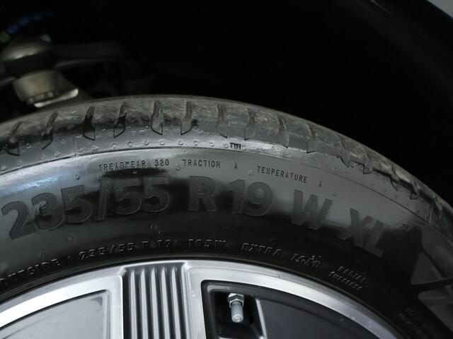 Mercedes-Benz Glc Coupé 300 e 4Matic AMG Plug-In Hybride | Trekhaak | Sfeerverlichting | Car Play | Parkeerpakket met Camera | Stuur en Stoelverwarming | Inclusief 24 maanden Mercedes-Benz Certified garantie voor Europa.