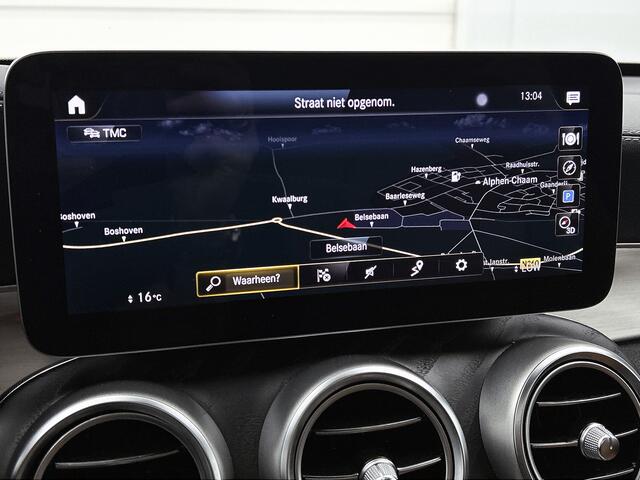 Mercedes-Benz Glc Coupé 300e AMG Nightpakket | Schuif-Kanteldak | Trekhaak | Zadelbruin Interieur | Sfeerverlichting | Stoelverwarming | CarPlay | LED | Inclusief 24 maanden Mercedes-Benz Certified garantie voor Europa.
