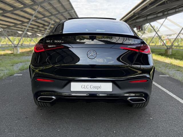 Mercedes-Benz Glc Coupé 300e 4MATIC Business Solution AMG | Night | Panoramadak | Trekhaak | Nappaleer | Stoelventilatie | Sfeerverlichting | 360 camera | Digital light |