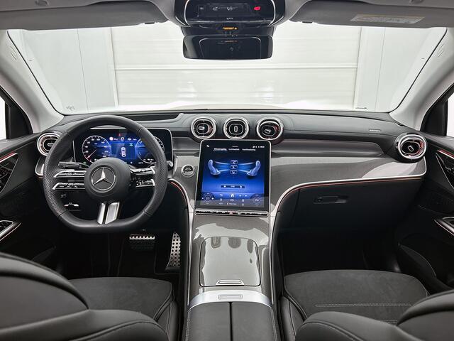 Mercedes-Benz Glc Coupé 300 e 4MATIC AMG Nightpakket | Panoramadak | Trekhaak | Rijassistentiepack / Distronic | 360° Camera | Stuur en Stoelverwarming | Inclusief 24 maanden Mercedes-Benz Certified garantie voor Europa.