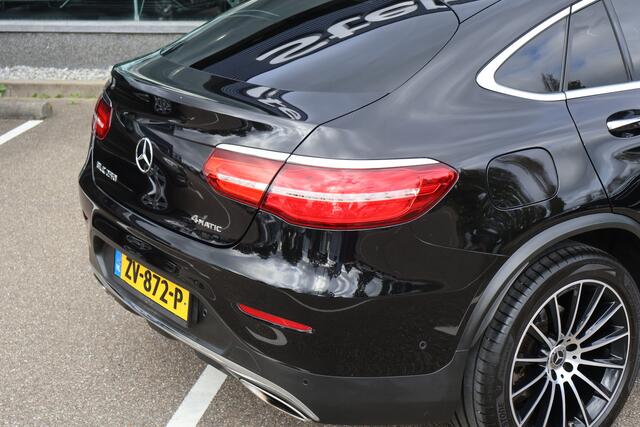Mercedes-Benz Glc Coupé 250 4MATIC l AMG l Burmerster l Comand l Wegklapbare trekhaak l LED adaptief l Sfeerverlichting l Memory pakket voor bestuurdersstoel l KEYLESS GO l Parkeer pakket l Stoelverwarming l Elektr. bedienbare achterklep l Airconditioning l Regensensor l