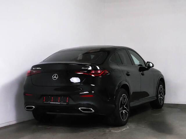 Mercedes-Benz Glc Coupé 300 e 4MATIC AMG Plug-In Hybride AMG Line | Night Pakket | Panorama Schuif-Kanteldak | Trekhaak | Parkeerpakket met 360°-camera \ Inclusief 24 maanden Mercedes-Benz Certified garantie voor Europa.